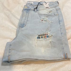 Judy Blue Light Wash Denim Southwest Aztec Patch Cuffed Jean Shorts. NWT.